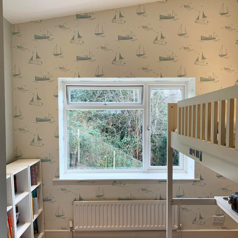 Children's room papered in a boat print